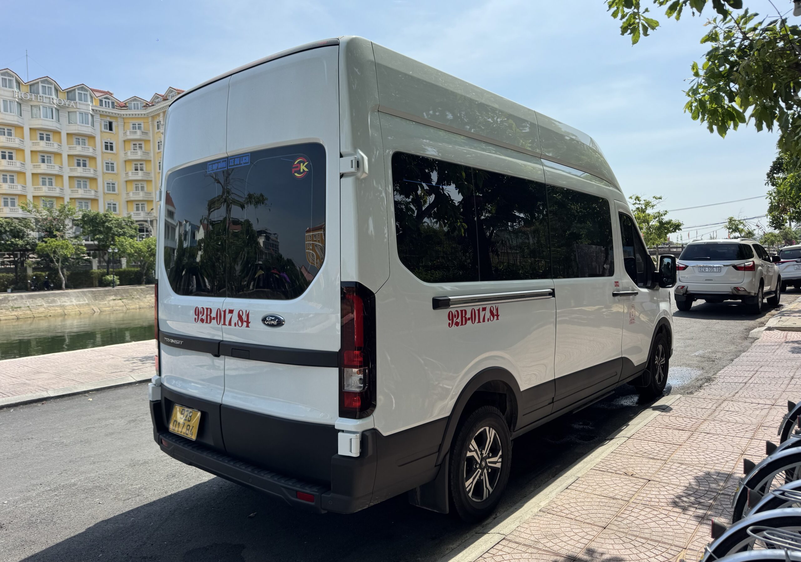 Hoi An Private Car service with local driver