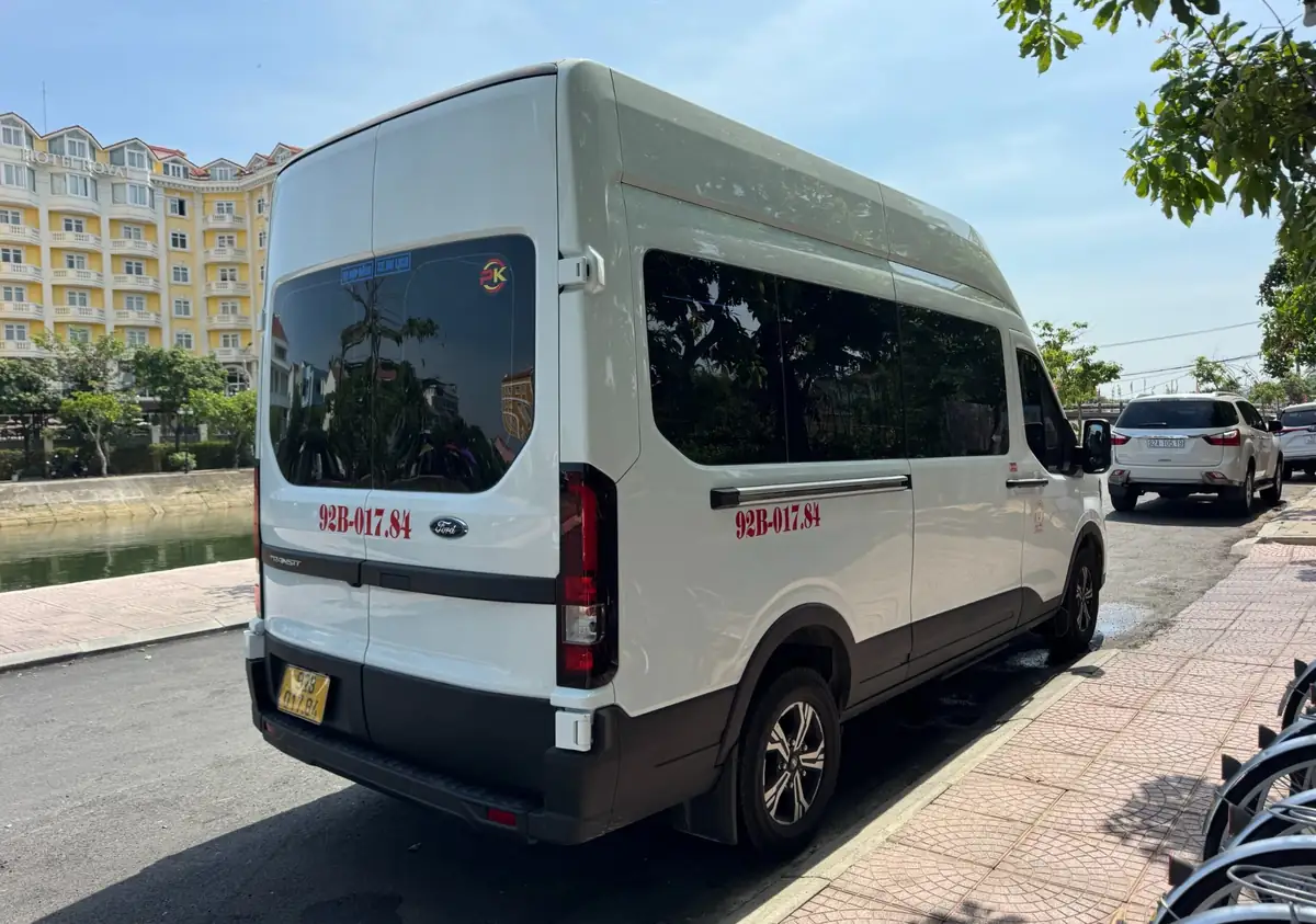 Hoi An Private Car service with local driver