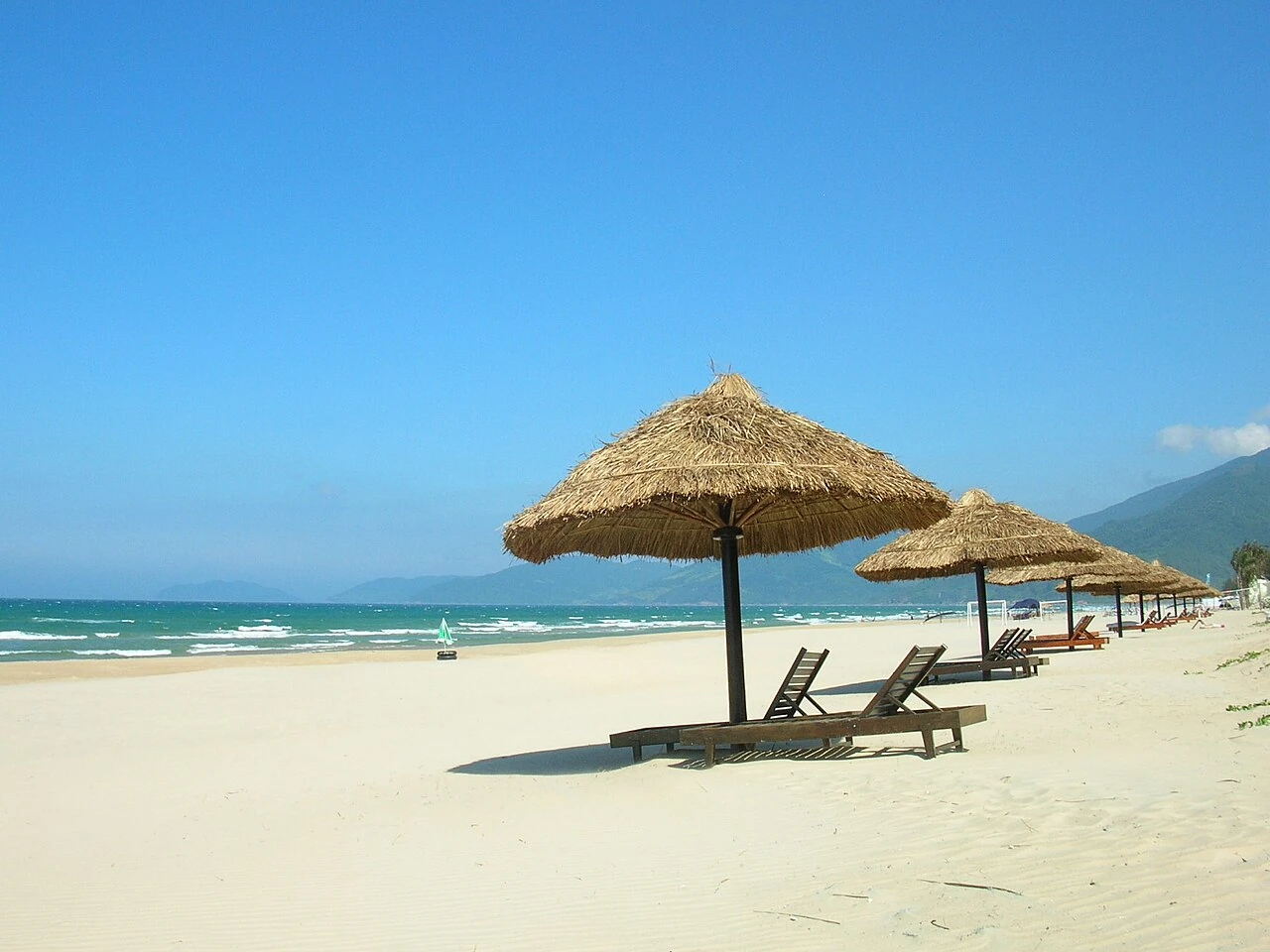 Lang Co Beach scenic stop on Hoi An to Hue private car round trip