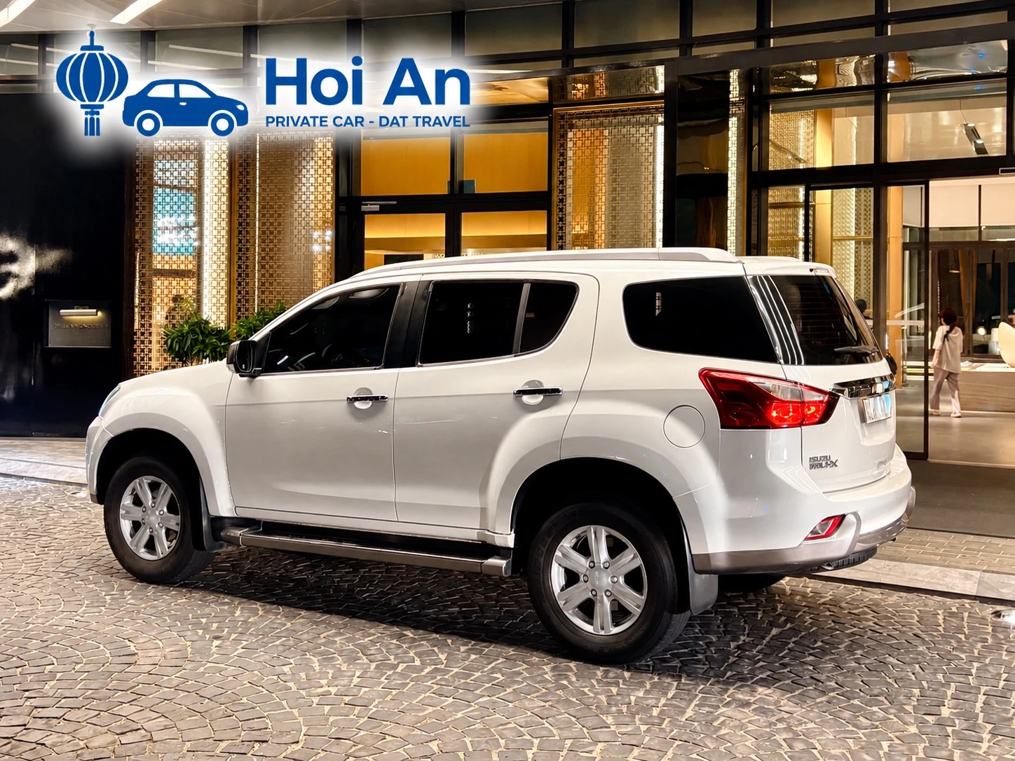 7-seat SUV for private car transfers in Hoi An